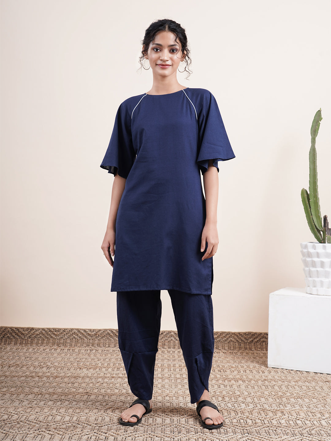 Navy Blue Raglan sleeved kurta with contrast piping