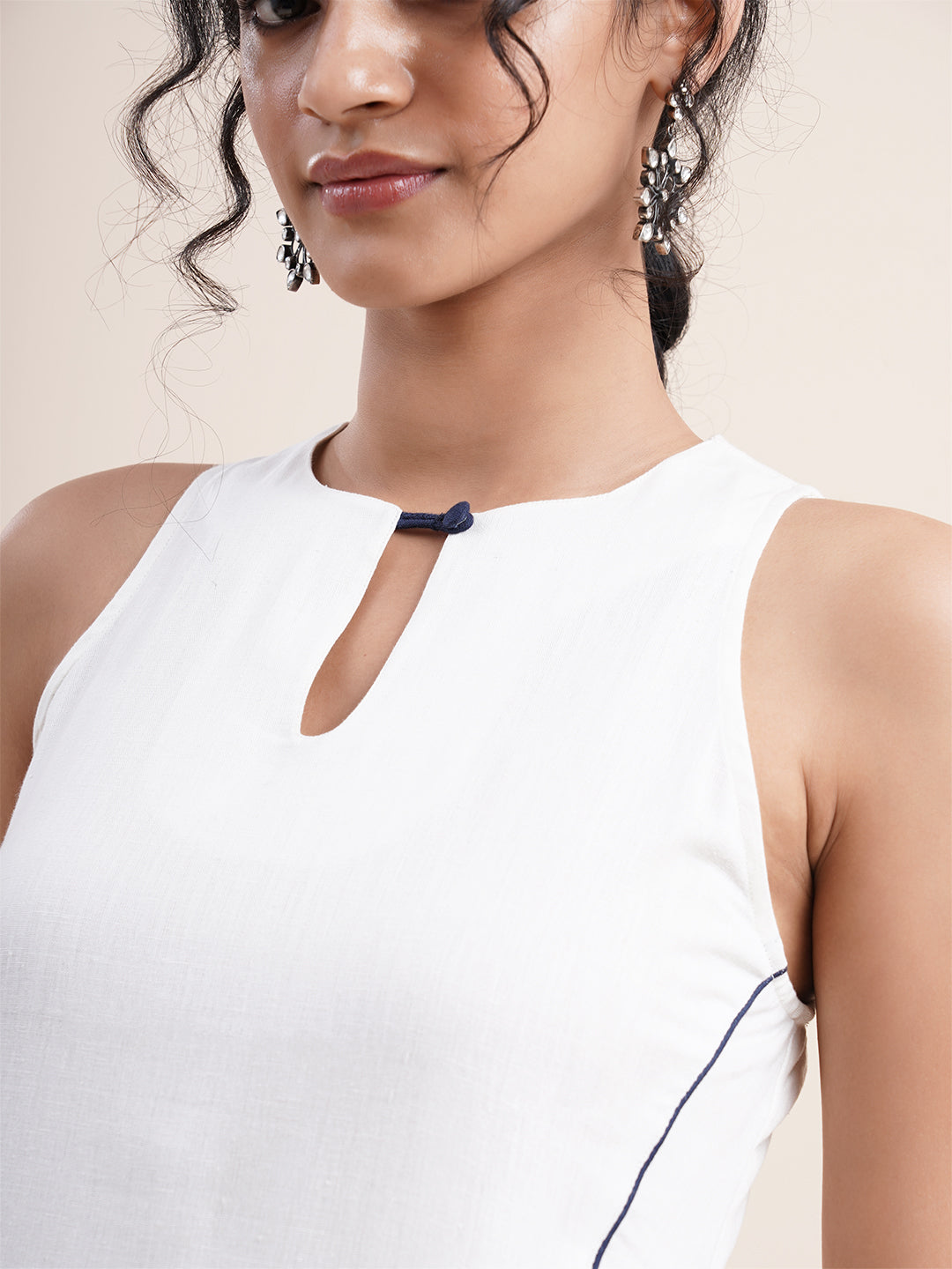 WhiteKurta with keyhole neckline and front pockets