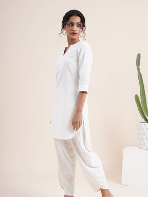 White High low kurta with V- notched neck