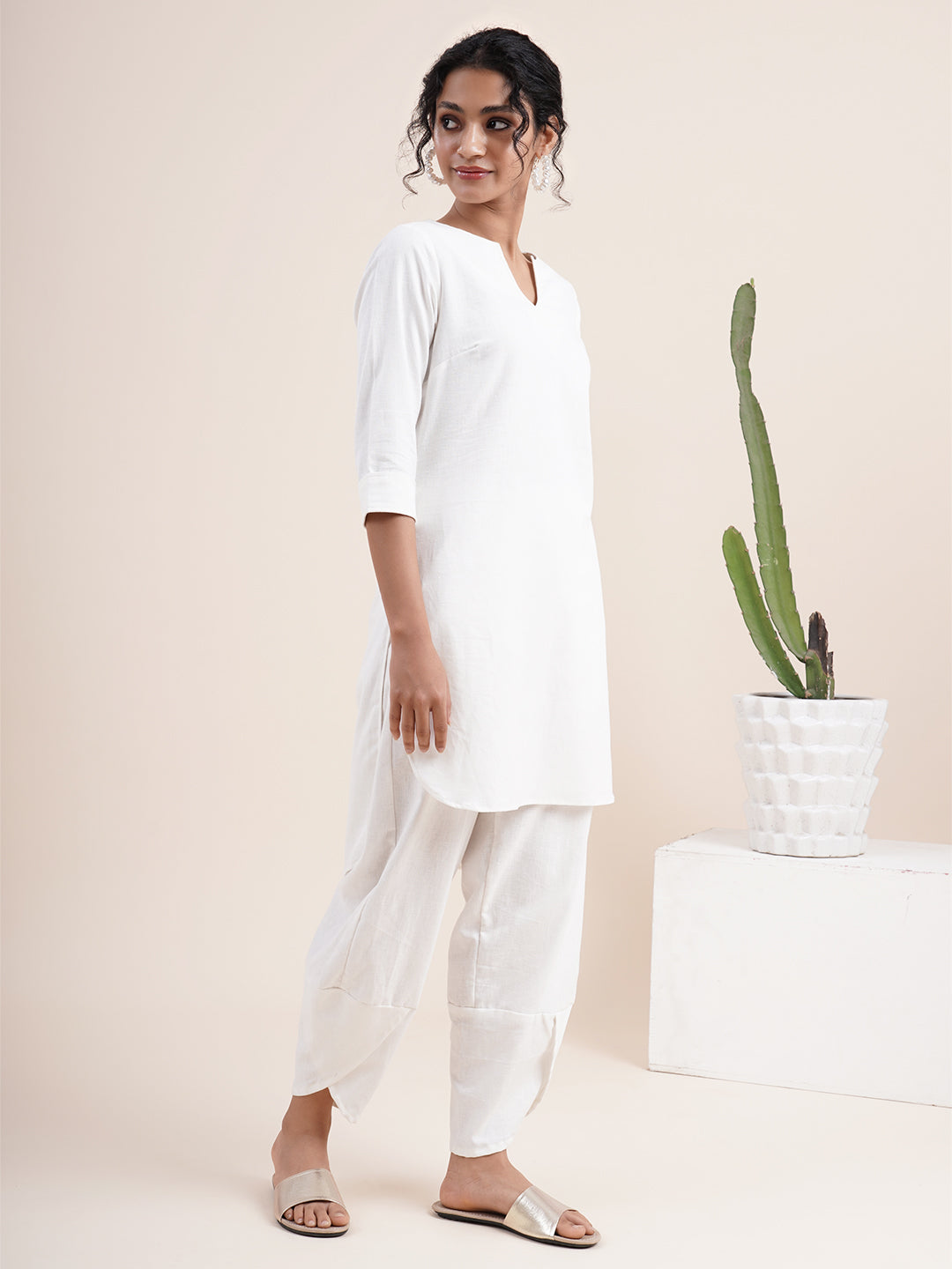 White High low kurta with V- notched neck