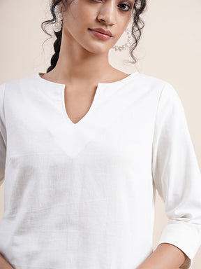 White High low kurta with V- notched neck