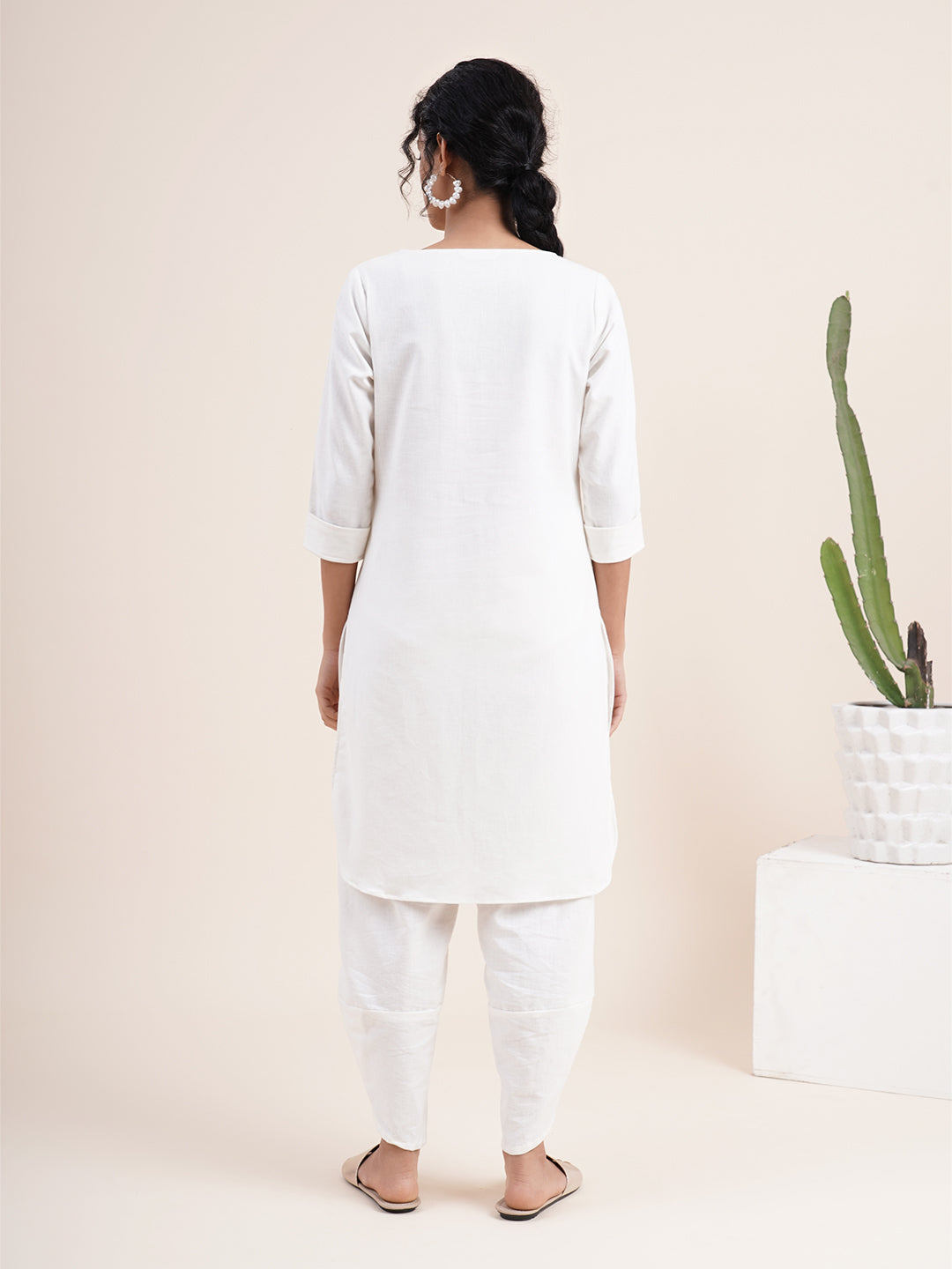 White High low kurta with V- notched neck