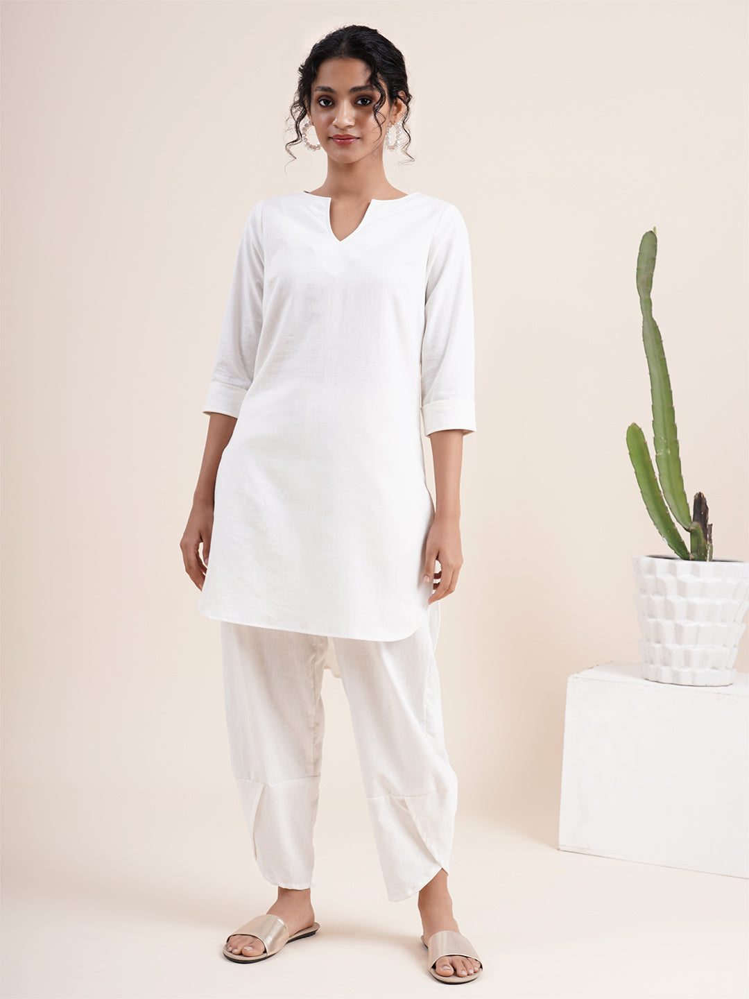 White High low kurta with V- notched neck