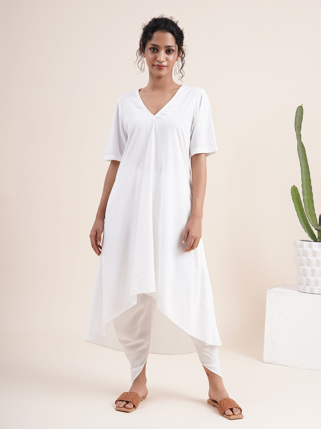 White Kurta with pleat sewn from neckline