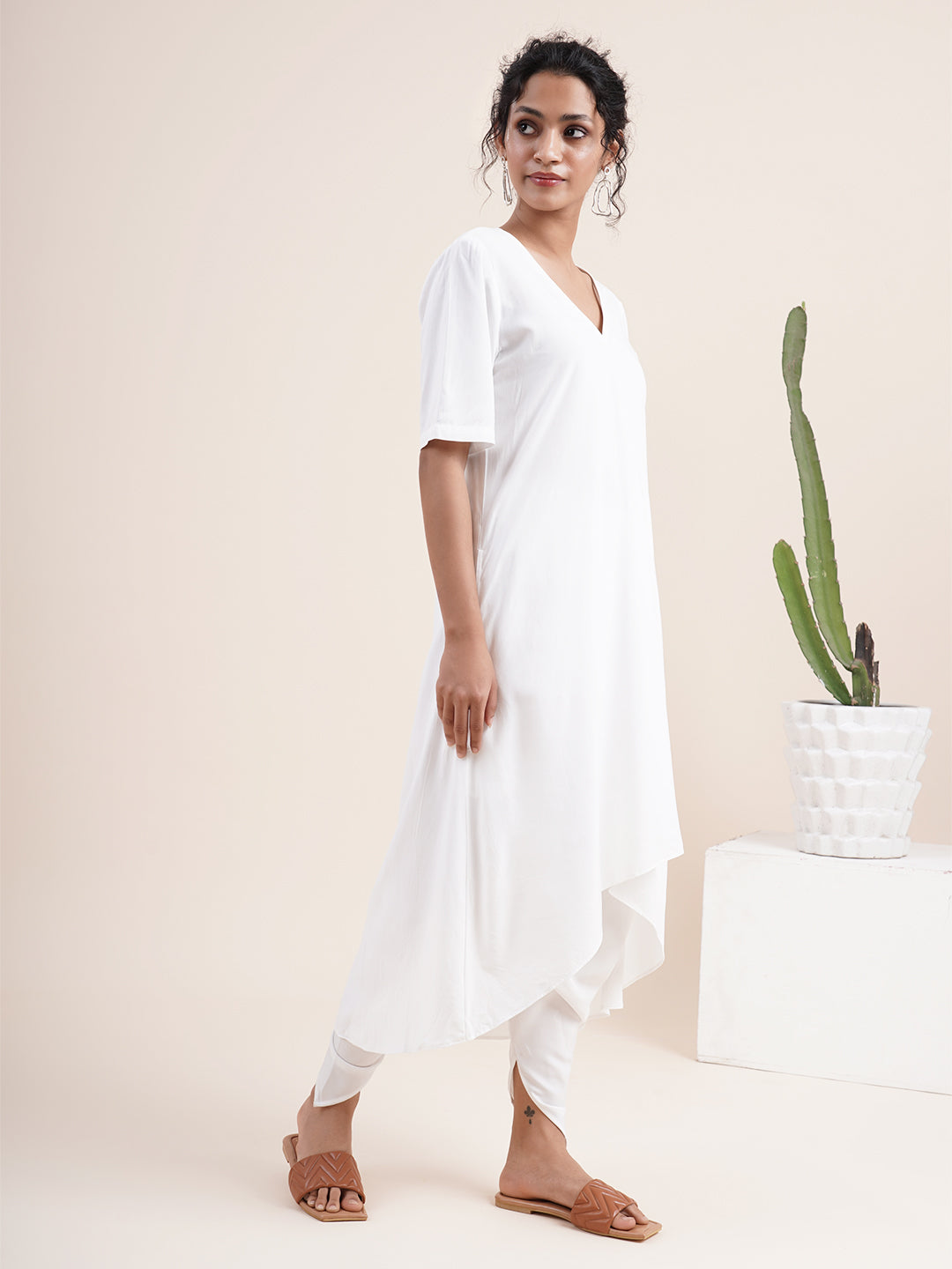 White Kurta with pleat sewn from neckline