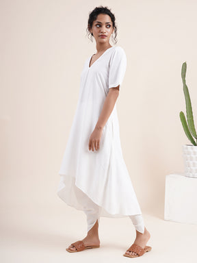 White Kurta with pleat sewn from neckline
