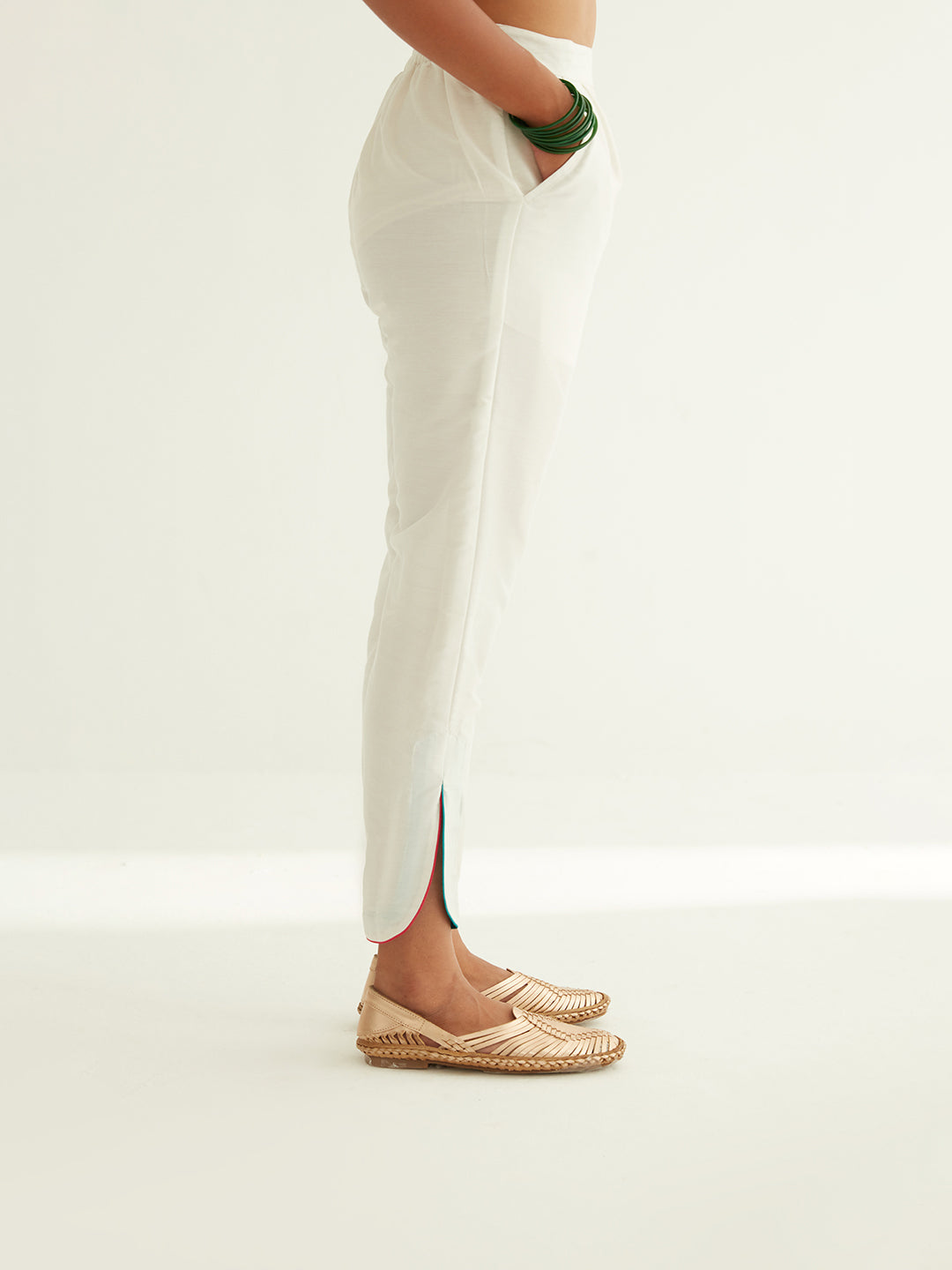 Curved hem pants with contrast details