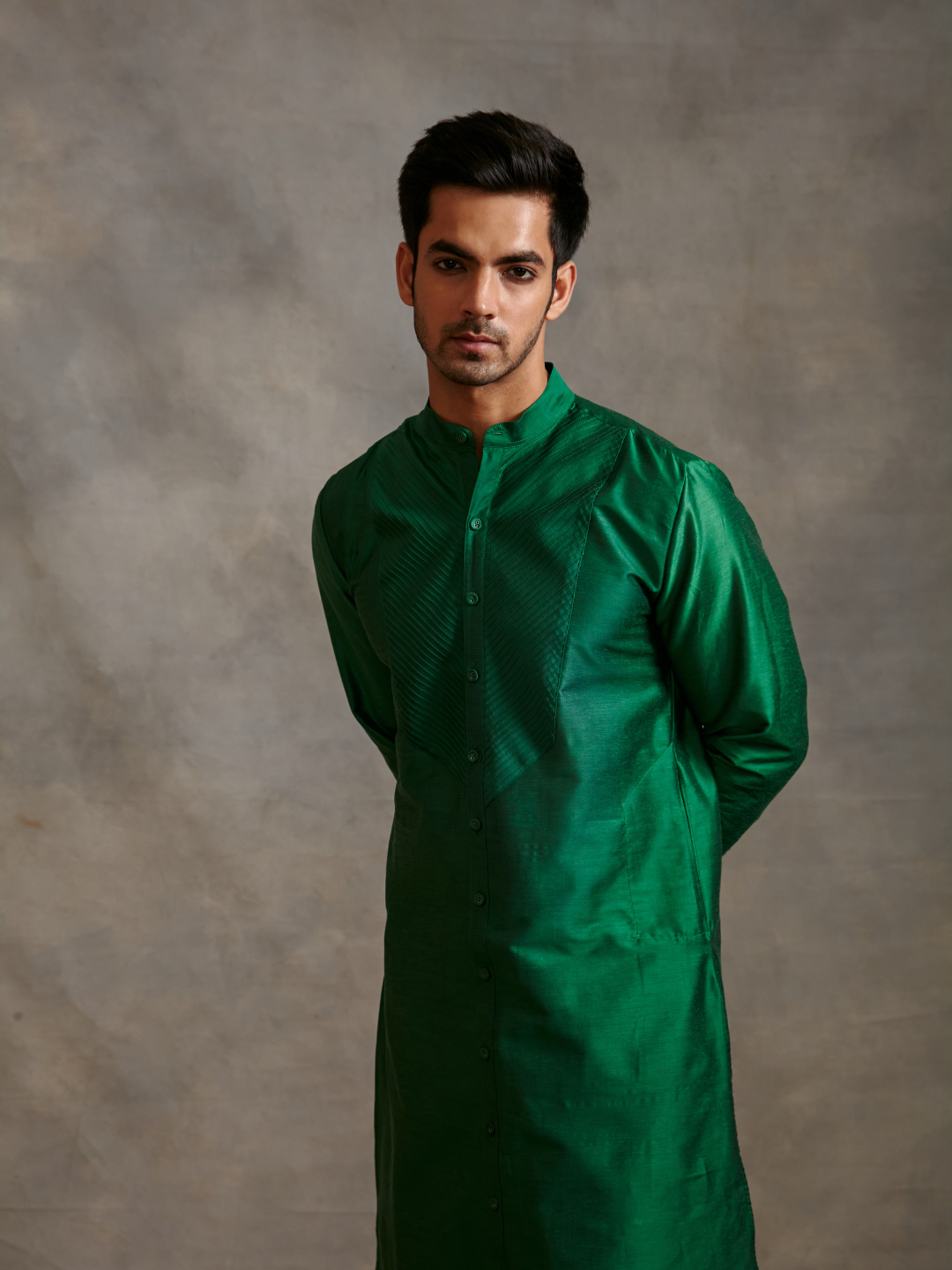 Banarasi pintuck detail kurta-emerald green