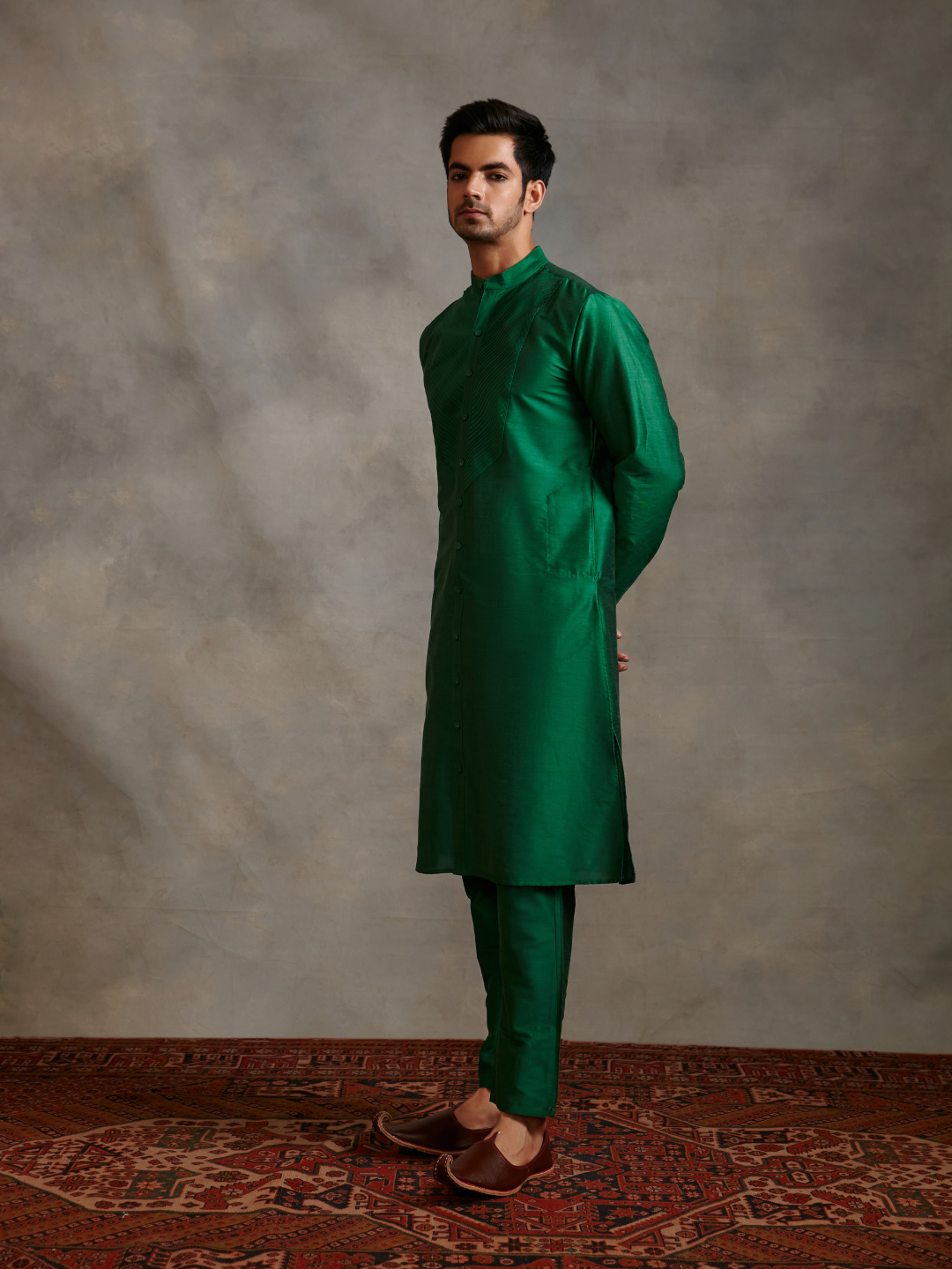 Banarasi pintuck detail kurta-emerald green