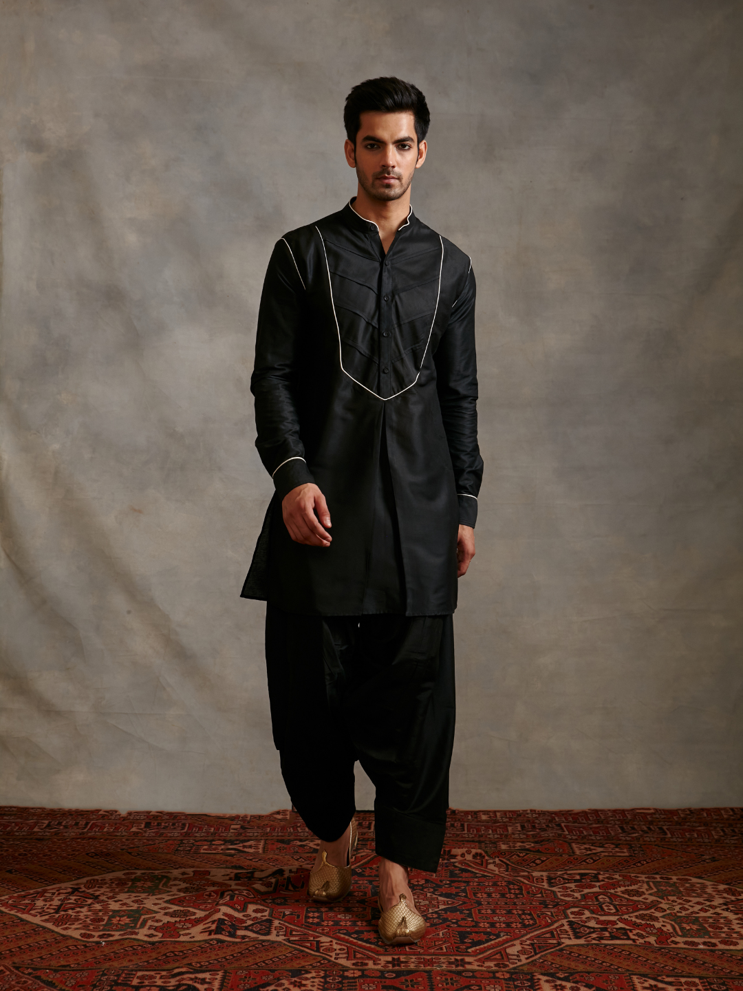 Banarasi kurta with contrasting detail-Metallic black