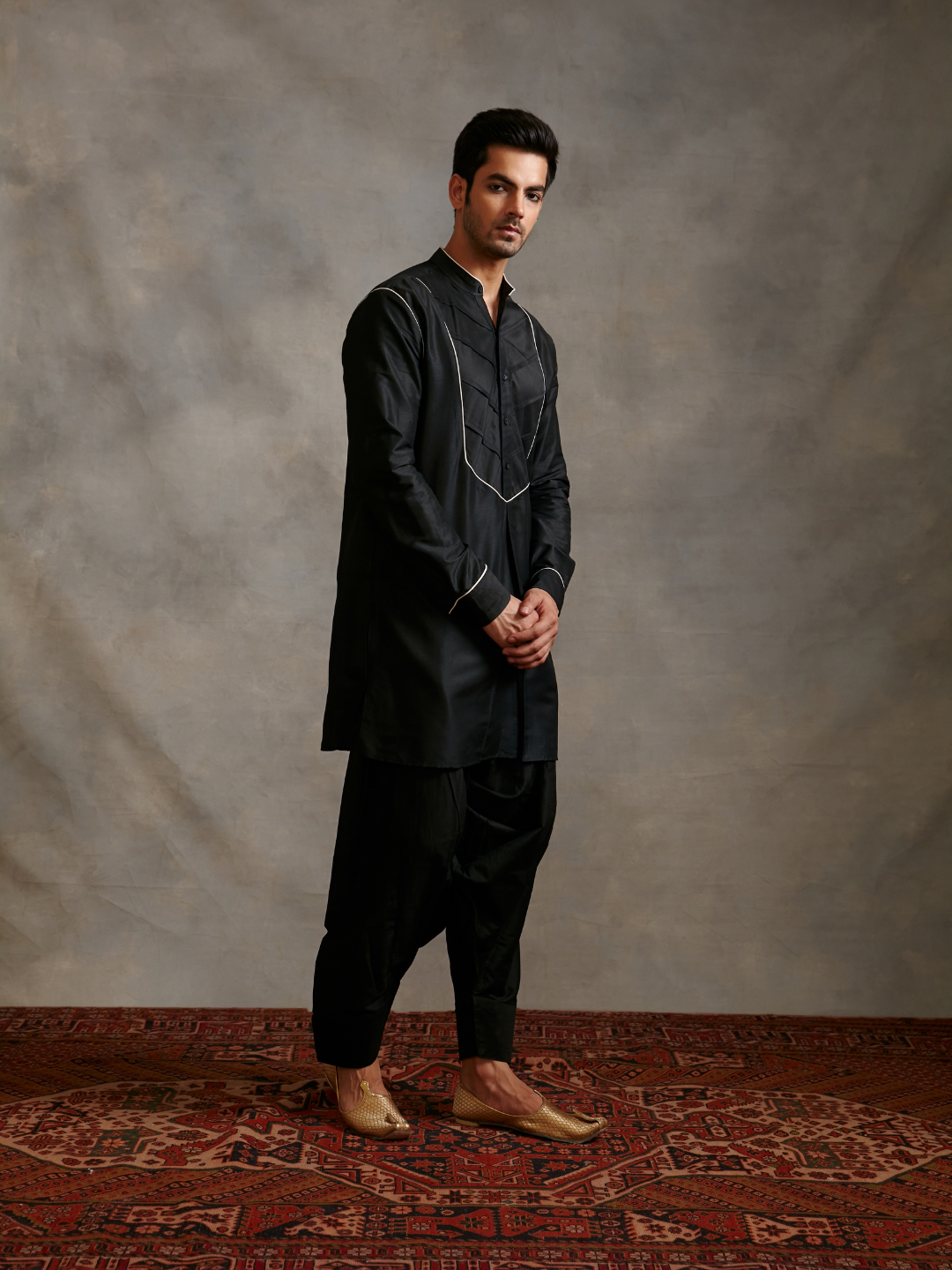 Banarasi kurta with contrasting detail-Metallic black