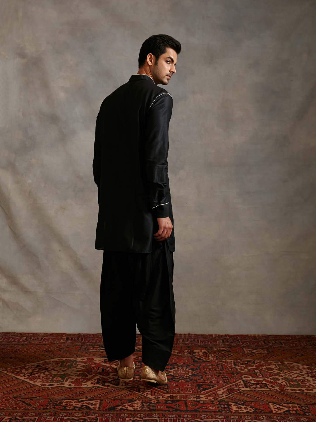 Banarasi kurta with contrasting detail-Metallic black