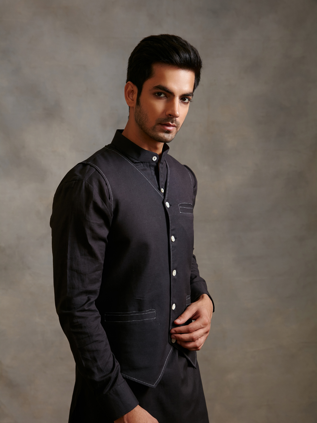 Straight cotton flax kurta with waistcoat and loose pants-Metallic black