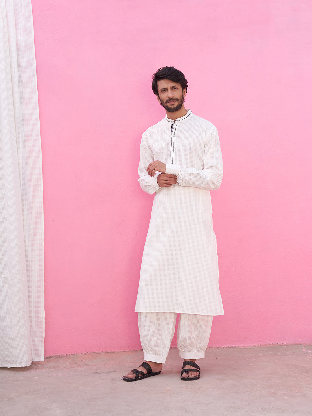 Mandarin collar white self check kurta