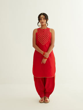 High-low hem sleeveless banarasi kurta with pathani pants