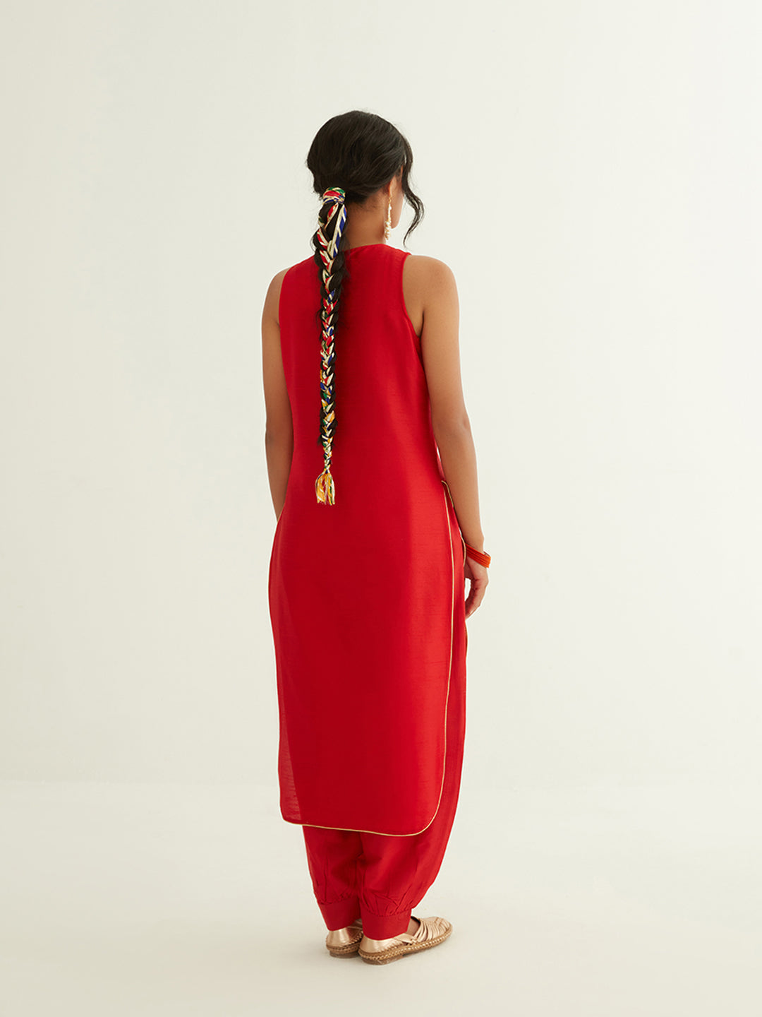 High-low hem sleeveless banarasi kurta with pathani pants