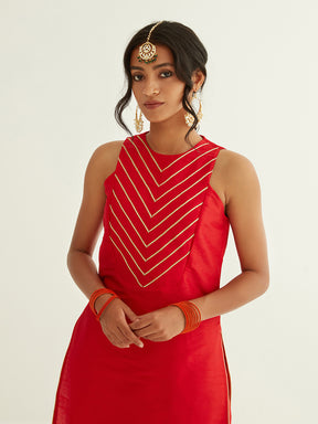 High-low hem sleeveless banarasi kurta with pathani pants