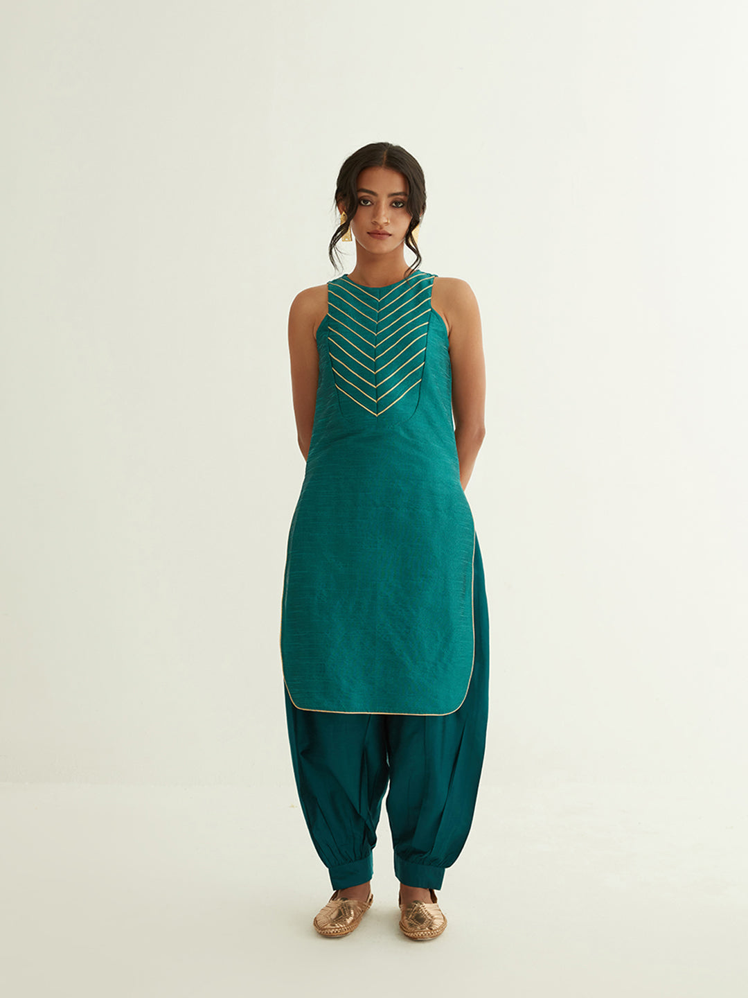 High-low hem sleeveless banarasi kurta with pathani pants