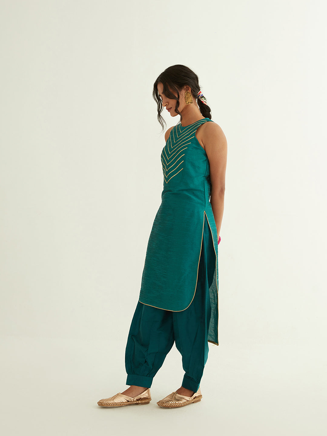 High-low hem sleeveless banarasi kurta with pathani pants