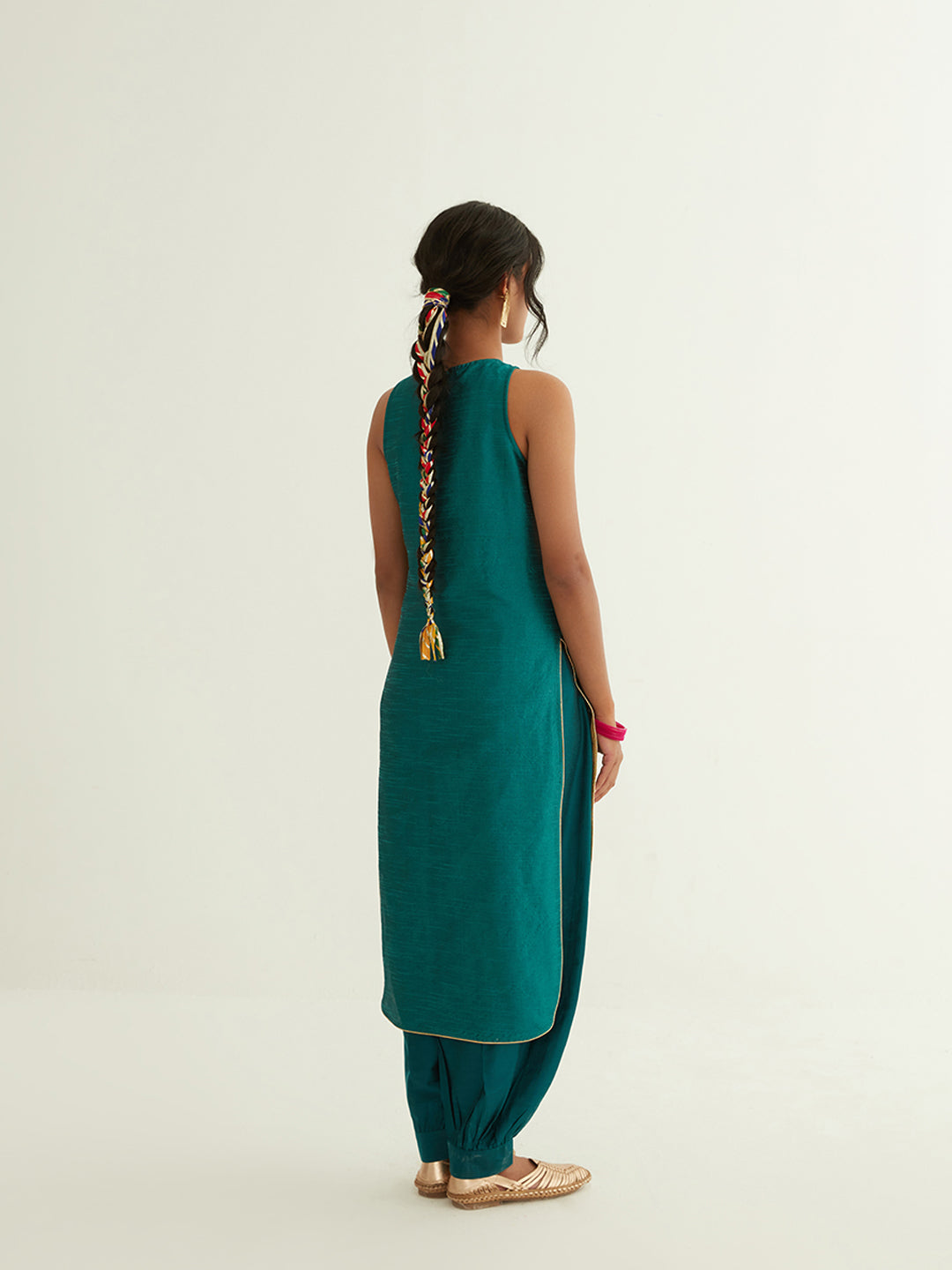 High-low hem sleeveless banarasi kurta with pathani pants