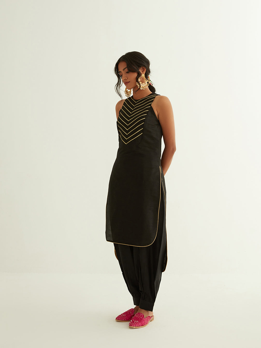 High-low hem sleeveless banarasi kurta with pathani pants