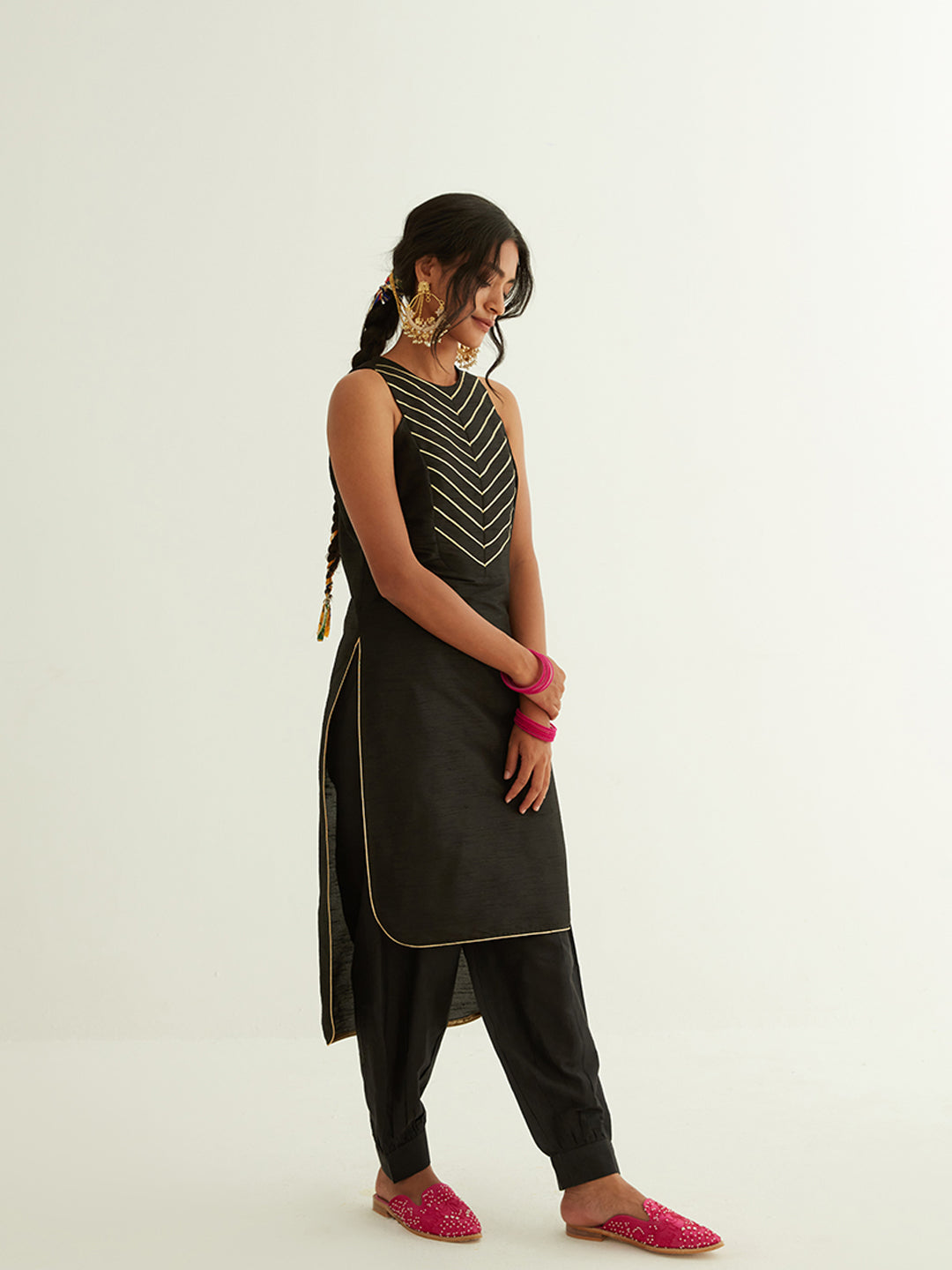 High-low hem sleeveless banarasi kurta with pathani pants