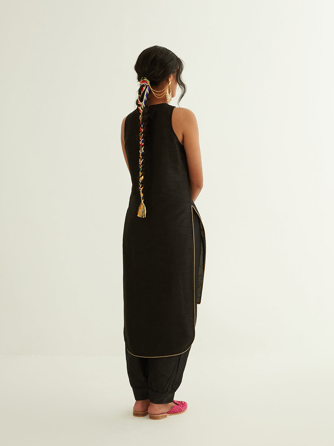 High-low hem sleeveless banarasi kurta with pathani pants