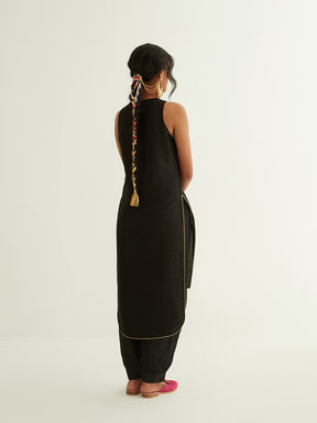 High-low hem sleeveless banarasi kurta with pathani pants