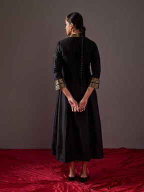 Lapel collared wrap dress with zari border jacket