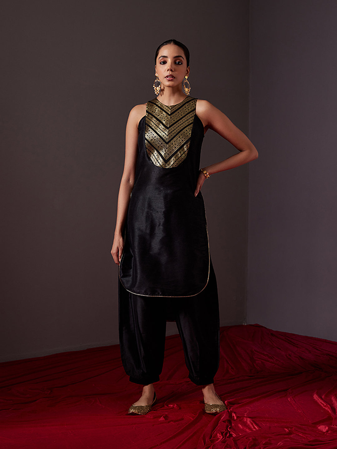 Banarasi zari Yoke high-low kurta-Metallic black