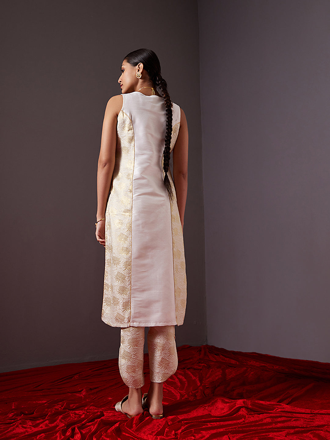 Banarasi zari paneled kurta with front pockets-Pearl white