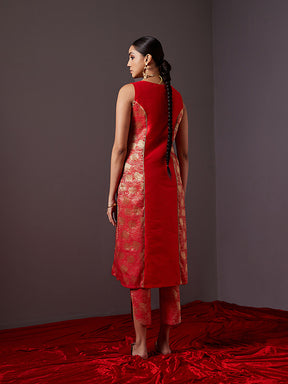Banarasi zari paneled kurta with front pockets-Scarlet red