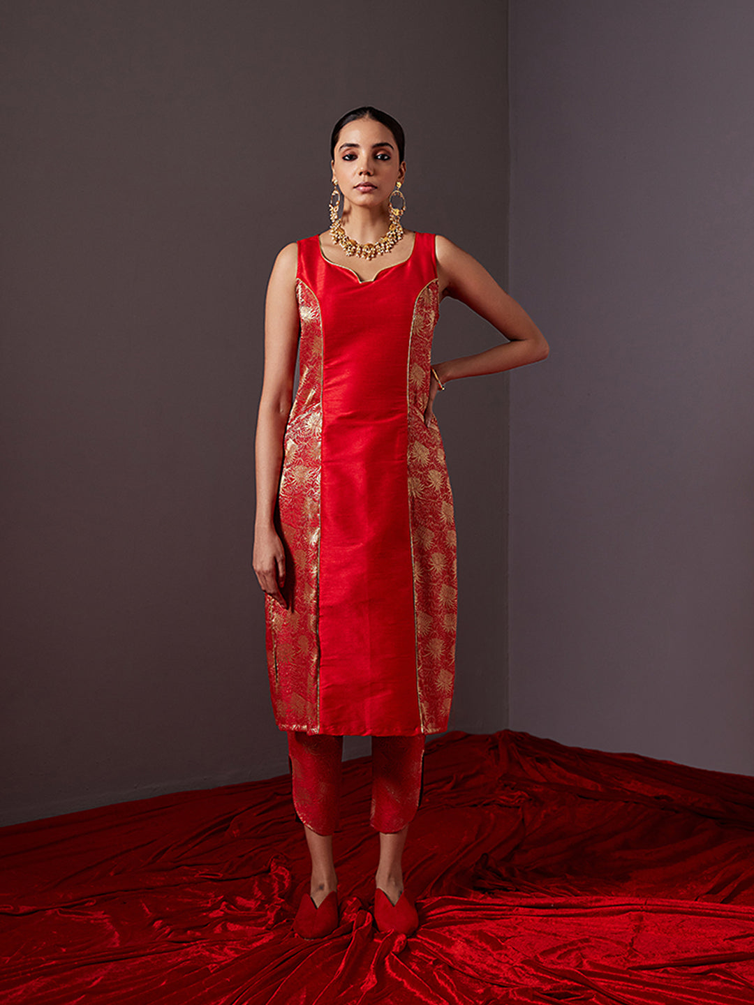 Banarasi zari paneled kurta with front pockets-Scarlet red