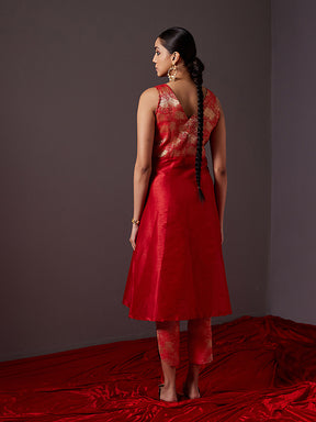 Banarasi zari pin tucked V neck kurta-Scarlet red