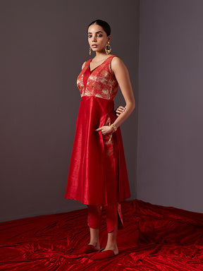 Banarasi zari pin tucked V neck kurta-Scarlet red