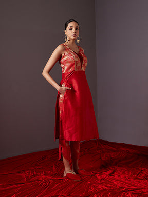 Banarasi zari pin tucked V neck kurta-Scarlet red