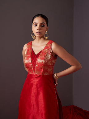 Banarasi zari pin tucked V neck kurta-Scarlet red