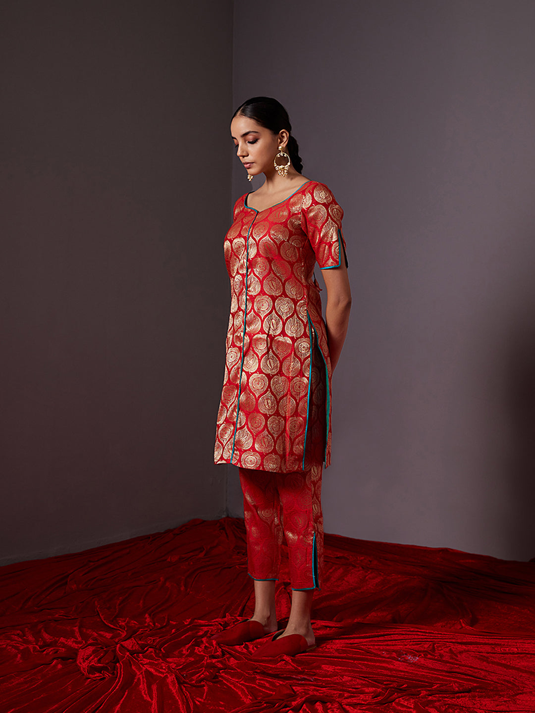 Banarasi zari kurta in contrast piping with Zari Pants