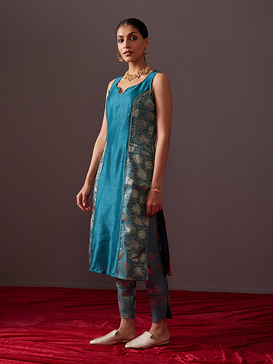 Banarasi zari paneled kurta with curved U hem pants