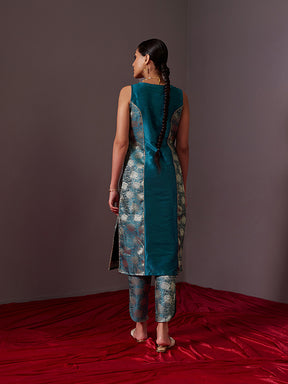 Banarasi zari paneled kurta with curved U hem pants