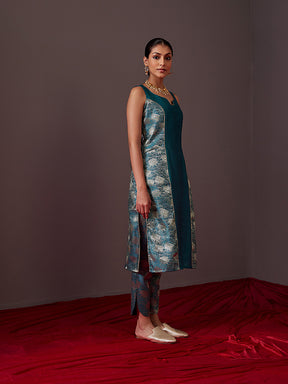 Banarasi zari paneled kurta with curved U hem pants