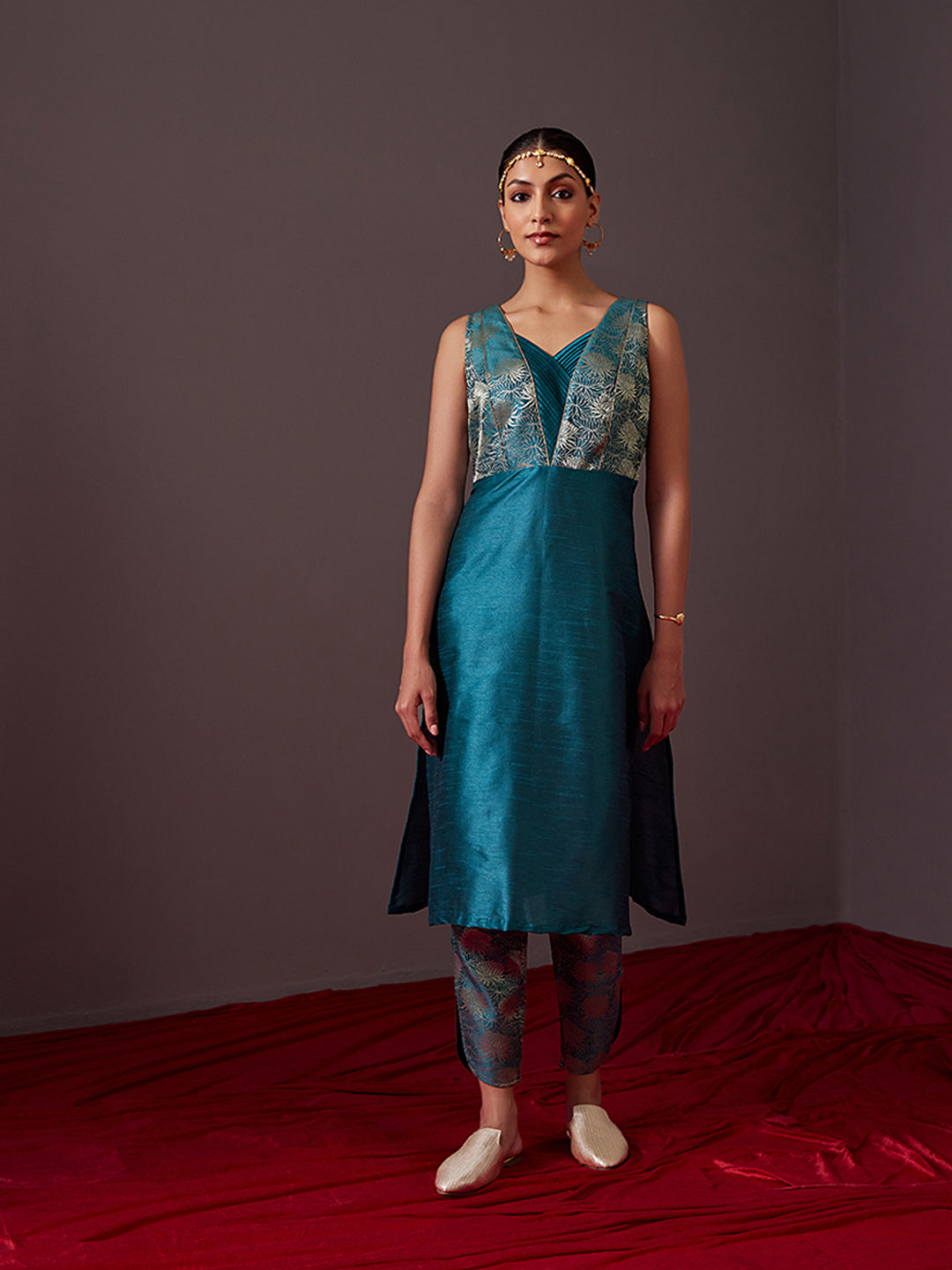 Banarasi zari pin tucked V neck kurta with Curved Hem Pants