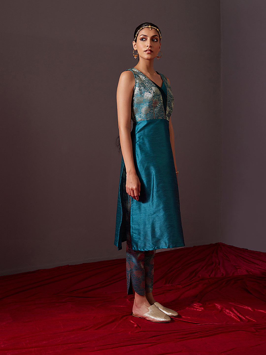 Banarasi zari pin tucked V neck kurta with Curved Hem Pants
