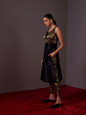 Straight banarasi zari pin-tuck kurta- Metallic black