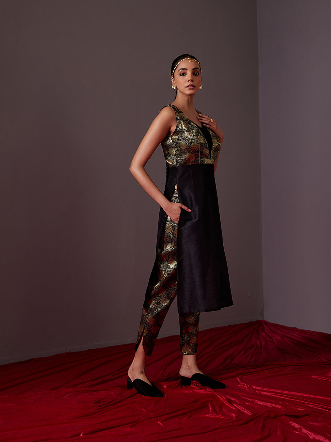 Straight banarasi zari pin-tuck kurta- Metallic black