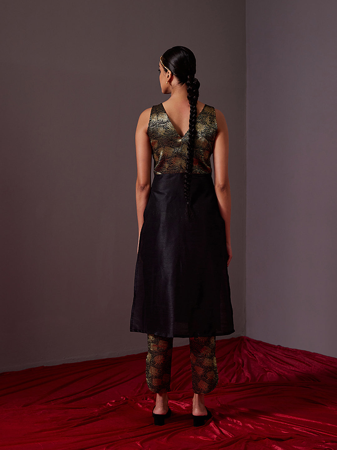 Straight banarasi zari pin-tuck kurta- Metallic black