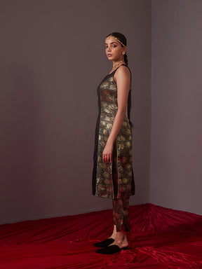 Banarasi zari paneled kurta with curved U hem pants