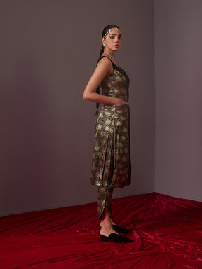 Banarasi zari paneled kurta with curved U hem pants