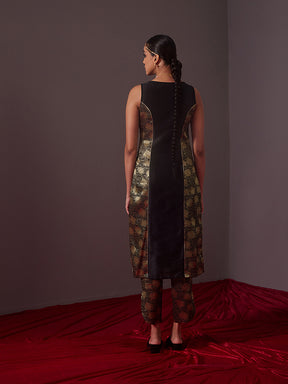 Banarasi zari paneled kurta with curved U hem pants