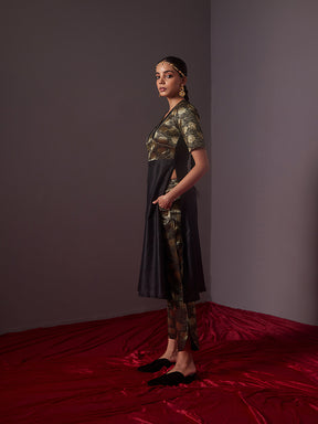 Banarasi zari v neck straight kurta with Curved U hem zari pants